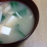 煮干し出汁で☆小松菜と豆腐、えのき、焼き麩の味噌汁